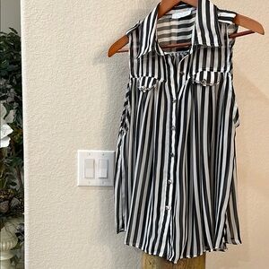 TOSKA Black & White Striped Sleeveless blingy Top Button frt pockets SZ M NWOT